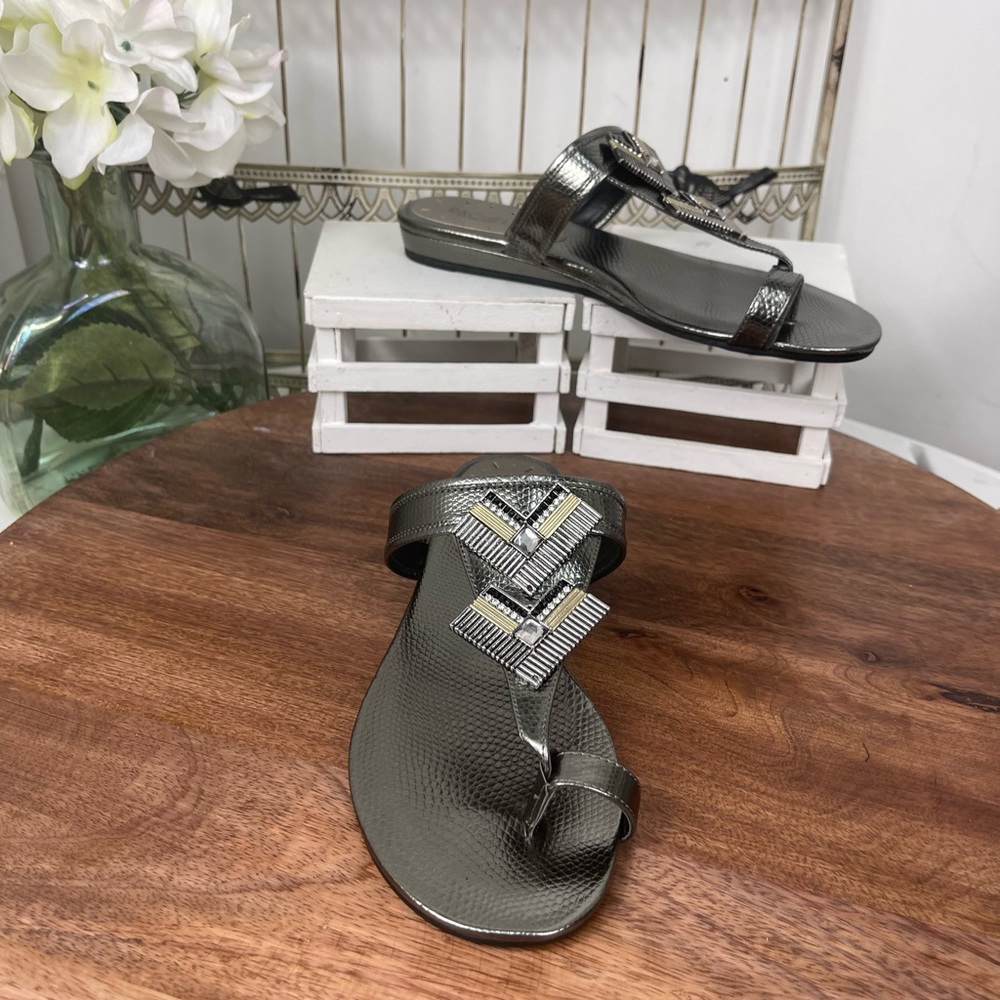 RACHEL Rachel Roy Metallic Gunmetal Gray Embellished Toe-Loop Sandals